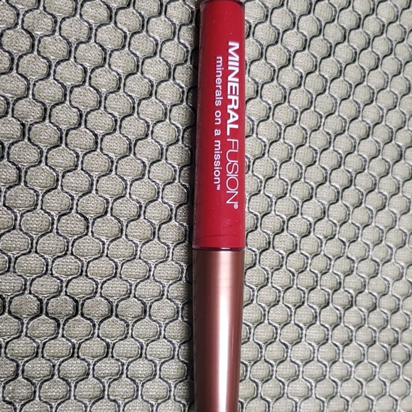 Mineral Fusion lip gloss * SCARLETT - Picture 2 of 2